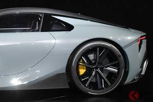 レクサスが「新たなFRスポーツカー」の“インテリア”初公開！ 「LFA」譲りのデザイン×斬新“異形ハンドル”採用！ 美しすぎる「LEXUS Sport Concept」どんなモデル？