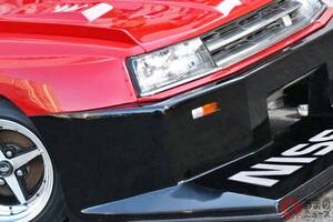 日産「斬新スカイライン」まもなく初公開！ 旧車の「カクカクデザイン」に大型スポイラー装備！ 鮮烈「赤×黒2トーン」の“学生製作マシン”「Re30 スカイラインシルエット」TAS披露への熱意が凄かった