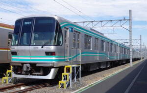 南北線の混雑緩和なるか？「8両化」がスローペースな理由とは “同じ車両”がずっと製造され続ける!?