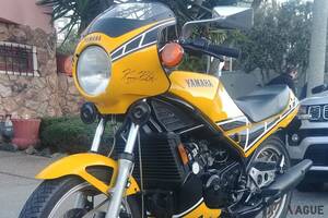 “ケニーロバーツ仕様”の特別なカラーリングをまとった1台！ 伝説の名を冠した40年前のヤマハ「RZ350」がオークションに登場 ネットに寄せられる熱い思いとは