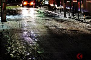 路面が「黒光り」してたら要注意!? 週末にかけ広範囲で冷え込み予想 「うっかりスピン」防ぐ走行術と意外な「違反」とは