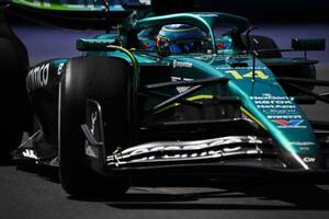 「レースをしている。テストじゃない」タイヤのケアを求められるも攻め続けたアロンソ【F1第10戦無線レビュー（1）】