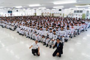岩佐歩夢が学生の前でレースと挑戦を語る。地元大阪のホンダテクニカルカレッジ関西で講演