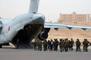「中東脱出」自衛隊の輸送機に乗せられるのは“日本人だけじゃない” 変化した「在外邦人等輸送」 苦い経験をしっかり反映