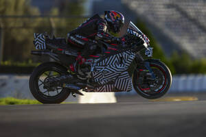 空力刷新のアプリリアが1-2。初見参ラズガットリオグルは新型V4エンジンでトップと1.3秒差／バレンシア公式テスト