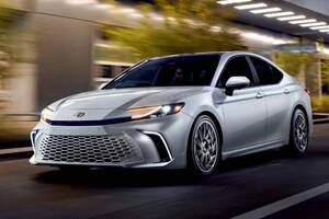 トヨタ「逆輸入」に現実味――大本命はカムリ？ 関税15%で揺れる国内セダン市場とは