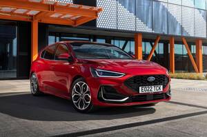 27年の歴史に幕　フォード、人気ハッチバック『フォーカス』生産終了　EVとクロスオーバーに注力