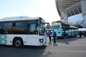 寝台バスもあれば運転体験もできるってバスマニア大興奮！　業界関係者が集う「バステク」の知られざる中身