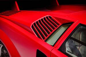 スーパーカー世代には“永遠の憧れ”だよね 37年前の「赤いカウンタック」をオークションで発見 走行距離1万キロ以下 日本でも走っていた「25周年記念モデル」とは