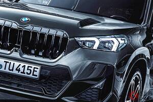 新車611万円！ 新「コンパクトSUV」発表！ 全長4.5m級の「ちょうどイイサイズ」×専用“ブラック”採用！ 1.5リッター「直3」搭載のBMW「X1 エディション・シャドウ」登場