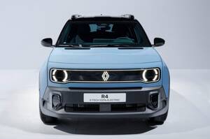 ルノー新型EV『4（キャトル）』　約530万円から英国発売へ　レトロな小型クロスオーバー