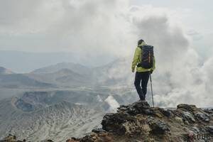 「調整可能な背面長」で幅広い体型に対応！ 3シーズンの日帰り登山や山小屋泊に最適な機能を搭載した“中型バックパック”の実力とは