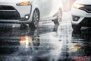雨で汚れは洗い流せません!!　梅雨時こそ洗車が必要とされる3つの理由
