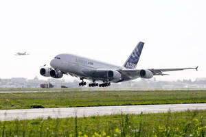 「世界最大の旅客機」はどれだけの人を乗せたのか？ 初飛行から20年...まさに超規格外！