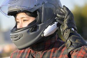 便利だけど要注意!? ツーリングでインカムを使用するメリットとリスクを徹底解説