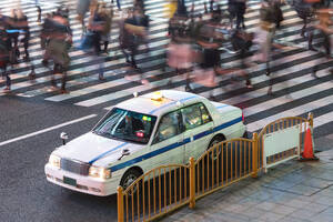 タクシーが駐停車違反！  お客さんの指示でも反則金は運転手が払う？ ～弁護士に訊いてみた～【クルマと法律vol.13】