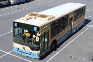 阪急バス、放射冷却素材「SPACECOOL」で車内温度抑制