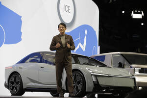 12台カローラを乗り継ぐ「ミスターカローラ」も太鼓判！　JMSで話題をさらった「カローラ コンセプト」のヤバすぎるカッコよさ!!