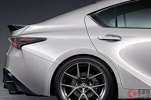 12年目の大幅刷新！ レクサスの新型「スポーツ“セダン”」に大反響！ 全長4.7mボディ×「“新”スピンドルグリル」採用に「この顔カッコイイ」の声！ 2026年登場の新「IS」が話題に