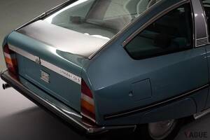 44年前に誕生した最後の“純血シトロエン”をオークションで発見 宇宙船のような流線型デザインがカッコいい “魔法の絨毯”と呼ばれた乗り心地の「CX」ってどんなクルマ？