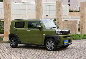 【ニッポンのSUV】スカイトップルーフ標準。ダイハツ・タフトは個性満点バックパックスタイル