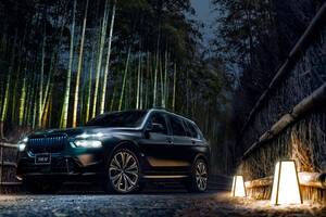 BMWの最上級SUV「X7」に特別モデル「BLACK-α」登場！ 日本の“漆黒美”を極めた内外装が圧巻の仕上がり【新車ニュース】