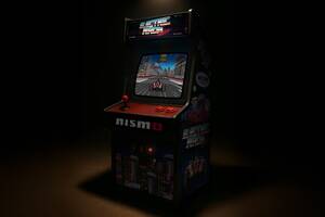 えっ！「ニスモ」がレースゲームを開発!? 90年代アーケードゲームを彷彿させる「NISMO Electric Racer Tokyo」がエモい！