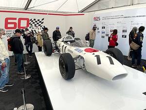 ホンダ、F1メキシコGPで1966年に優勝した「RA272」のデモ走行　角田裕毅選手がドライブ
