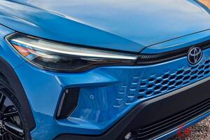 【米国】トヨタ新型「カローラ」発表！ 顔面刷新＆豪華“ブラウンインテリア”採用の「クロス」！  “第5世代”のハイブリッド搭載の「コンパクトSUV」登場