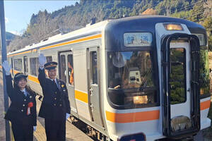 「臨時列車は設定できない」のに名古屋から直通実現!? 「奇跡のローカル線」がまた起こした奇跡とは 名松線が沸いた！