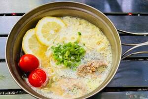 キャンプツーリングの簡単アレンジ飯　栄養たっぷり「鯖缶・即席塩ラーメン」は冬にもオススメ!!