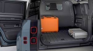 【1950年シリーズ1の車名を継承】商用仕様『ディフェンダー・ハードトップ』日本初導入！2名乗車のハードコアモデル