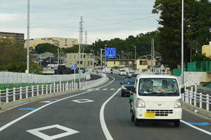 ついに開通「都県境越え新ルート」の先に“大渋滞”が待っていた… 迂回ルートは「もう一つのブツ切り幹線道路」に コッチはつながる？