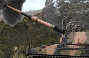 「韓国生まれ、オーストラリア育ち」の豪軍新型自走砲、オーストラリア国内で初実射! 迫力の“発射の瞬間”捉えた写真が公開