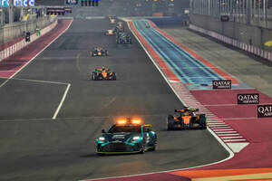 【F1カタールGP決勝の要点】パパイヤルールへの執着か。2台同時ピットを避け、勝利を失ったマクラーレン