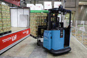 フォークリフトも自動運転の時代!? トヨタL＆Fがトラック荷役に対応した製品を発売