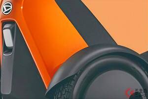 新車で41万円！ ダイハツ新型「“免許不要”のちいさな四輪」に反響殺到！ 「可愛くて乗ってみたい」「段差に強いのは魅力的」の声も！ “後輪駆動”＆ゴツい大径タイヤの「e-SNEAKER」に注目！