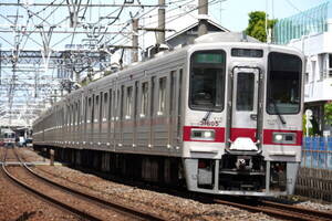 東武東上線が激変！ 池袋口から「マルーン帯の電車」撤退へ  新型車両を大量に導入する理由とは