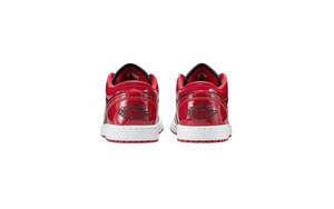 ナイキ「エア ジョーダン 1 LOW “Varsity Red”」は足もとを照らす個性的なパテントレザー──GQ新着スニーカー