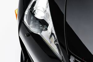 販売価格は新車時の約4倍!? 13年前に誕生した“国産スーパーカー” 世界でわずか500台のレクサス「LFA」が米国の高級車専門マーケットに登場！