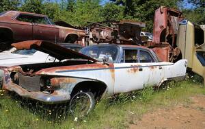 オレゴンの風に吹かれるクライスラーの廃車　40選（前編）　ジャンクヤード探訪記