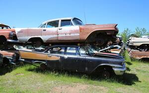 オレゴンの風に吹かれるクライスラーの廃車　40選（後編）　ジャンクヤード探訪記
