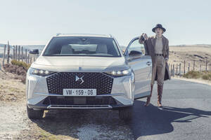 DSオートモビル　DS7の特別仕様車2モーター式PHEVの「DS7 OPERA E-TENSE 4×4 Pearl Grey Edition」を発売