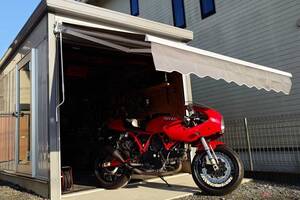 「クルクルっと巻き上げて格納できる」オーニングテントが「ガレージライフ」を変える!! バイク整備から雨避けまで多用途に活躍 たぐちかつみ・マイガレージ回顧録