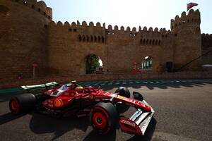 F1アゼルバイジャンFP2速報｜ハミルトン首位のフェラーリ1-2！　マクラーレン2台は10番手以下に沈む。角田裕毅14番手