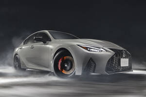 足回りの強化や内外装の特別なコーディネートを実施したレクサスIS500の特別仕様車「Climax Edition」が登場