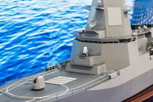 日本初公開！ 自衛隊の「最大かつ最強な戦闘艦」ついに模型で披露！武装テンコ盛り細部までクッキリ