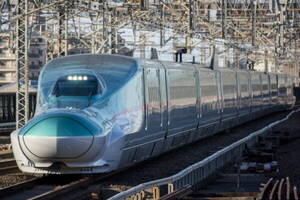 「エグ可愛い」「車内販売のお姉さん」が全力リポート！ 『新幹線大爆破』の舞台裏動画に反響 「JRの協力がほんとにすごい！」