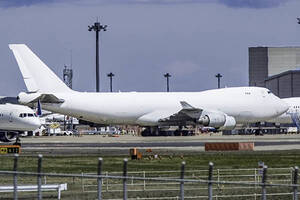 なぜ？「駐機中の飛行機が”飛びかける”」驚愕の事態、過去にも話題に 「ジャンボが離着陸の夢を見てる！」その様子
