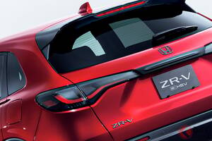ホンダ新「流麗クーペSUV」発表！ 高級デザインが魅力の「ZR-V」ツヤツヤボディの新モデル登場！ エアロがすごい「プレミアムスタイル」ノーマルモデルと何が違う？